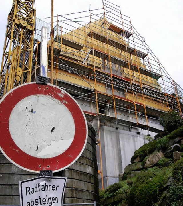 Von Hinterheuweiler kommend wirkt das ...e als hchstes Gebude in Heuweiler.   | Foto: Frank Kiefer