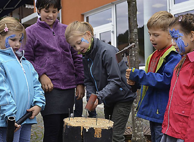 Nagelwettbewerb fr Kinder, angeboten vom Freundeskreis Mambacher Schmiede.  | Foto: Paul Berger