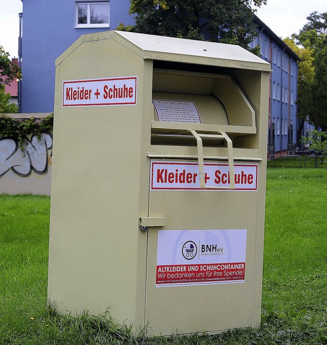 Ein Altkleidercontainer des Dortmunder...auser Strae in Freiburg-St. Georgen.   | Foto: Kunz