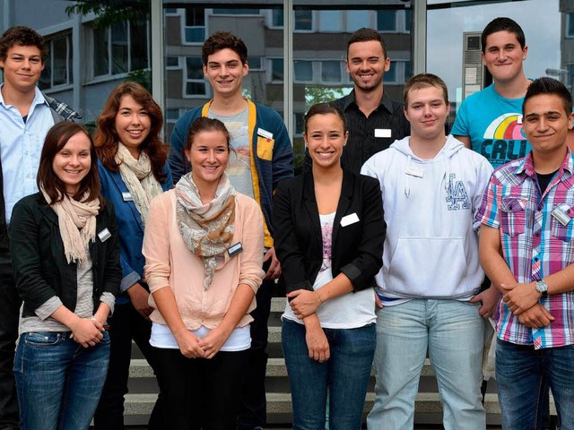 Die zehn neuen Auszubildenden 2012.v.o...ana, Nicole, Myriam, Sascha und Andre.  | Foto: Sandra Schlenker