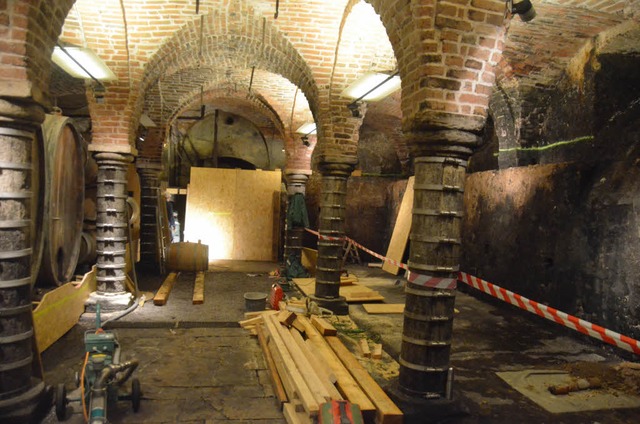 Jetzt mit 400 Tonnen Kies gefllt: Der Keller des Stadtschlosses in Staufen.  | Foto: Alexander Huber