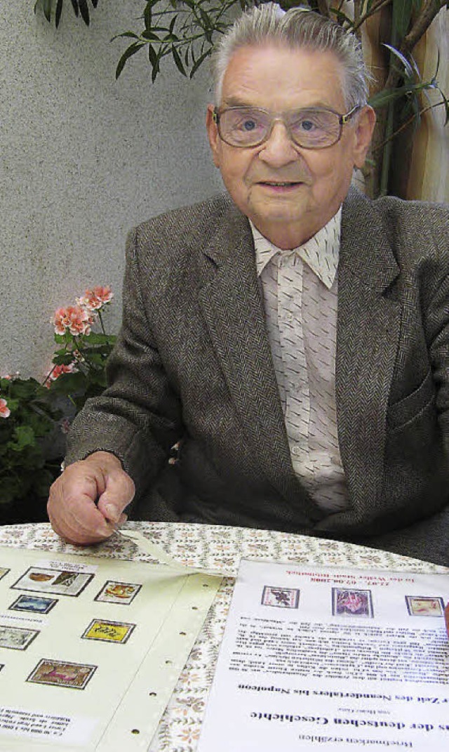 Der passionierte Briefmarkensammler He...ingue eine   Ausstellung ber Brcken.  | Foto: Sedlak