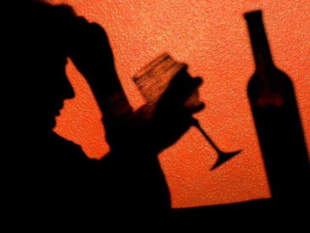 1,3 Millionen Menschen in Deutschland sollen alkoholabhngig sein.   | Foto: dpa
