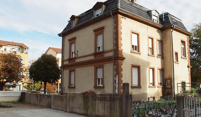 Das frhere Zollhaus Friedrichstrae 2...saniert und bekommt  einen Mensaanbau.  | Foto: Michael haberer