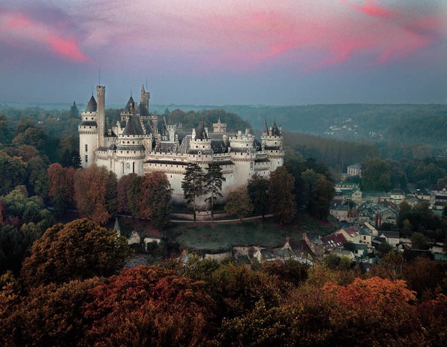 Ein bisschen  Neuschwanstein: Schloss ...8211; heute werden hier Filme gedreht.  | Foto: dpa-tmn