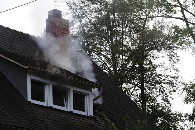 Am Schießrain: Brand im Mehrfamilienhaus