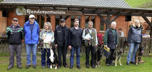 Zufrieden mit den Ergebnissen der Herb...ungsleiter nebst Schutzdiensthelfer.    | Foto: Eberhard Gross