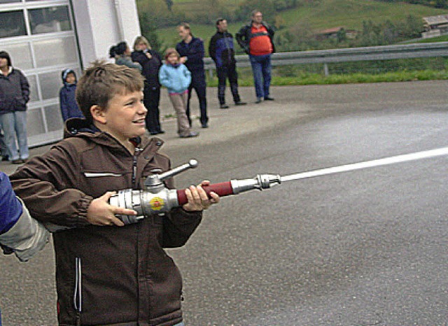 Das macht jedem Kind Spa: Lschen.   | Foto: Rmmele