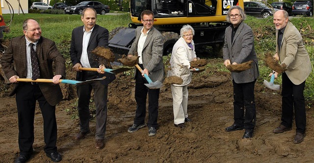 Gut gelaunt beim Spatenstich: Rainer J...ahr) und Brgermeister Armin Roesner.   | Foto:  Bastian Henning; Entwurf: Werkgruppe Lahr