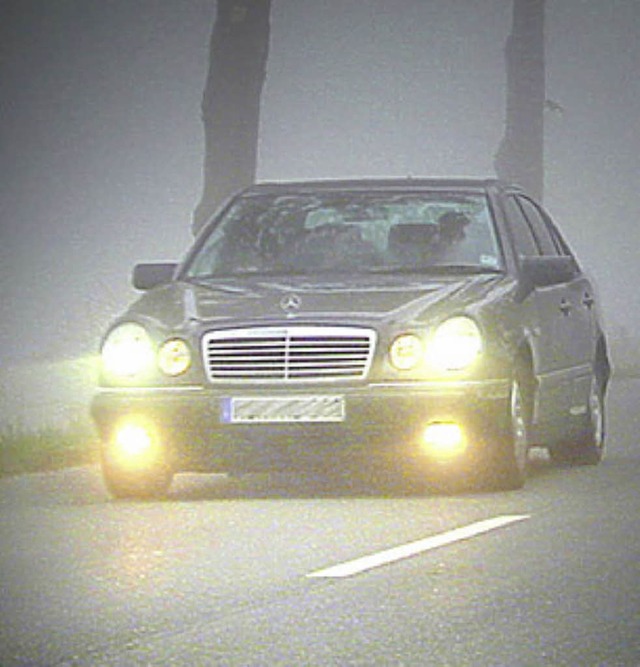 Auto mit Licht im Nebel  | Foto: GT