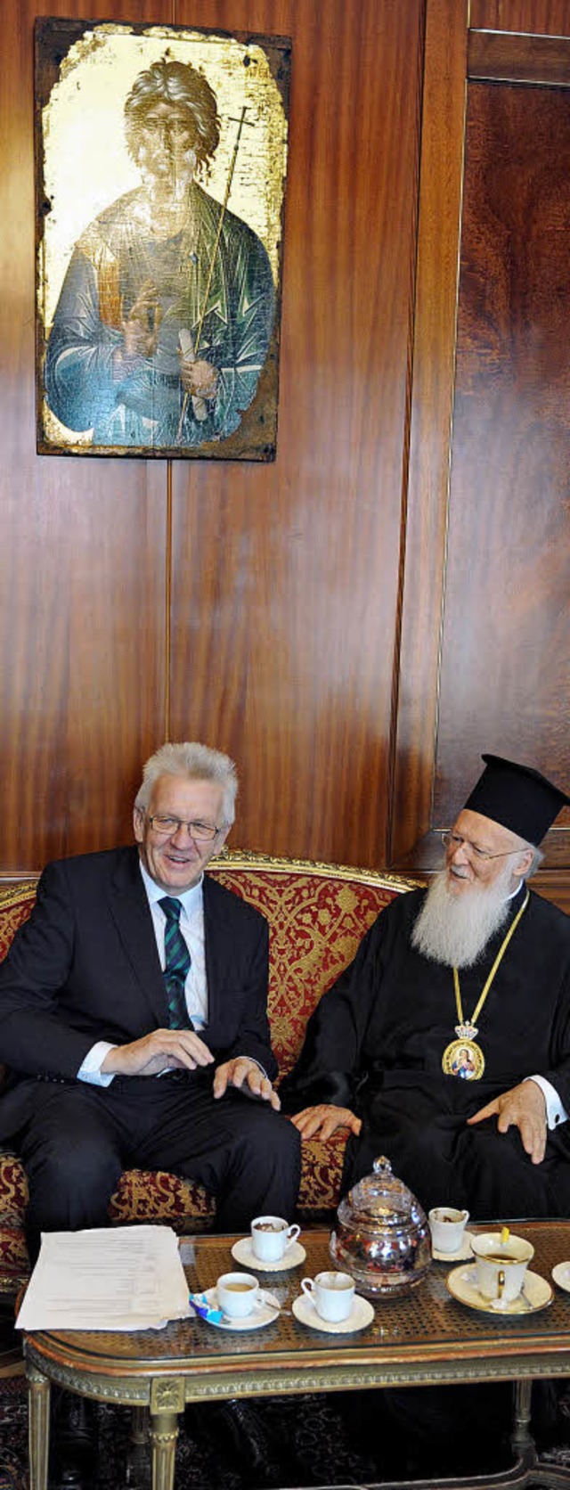 Ministerprsident Winfried Kretschmann mit dem Patriarchen Bartholomeus I.   | Foto: dpa