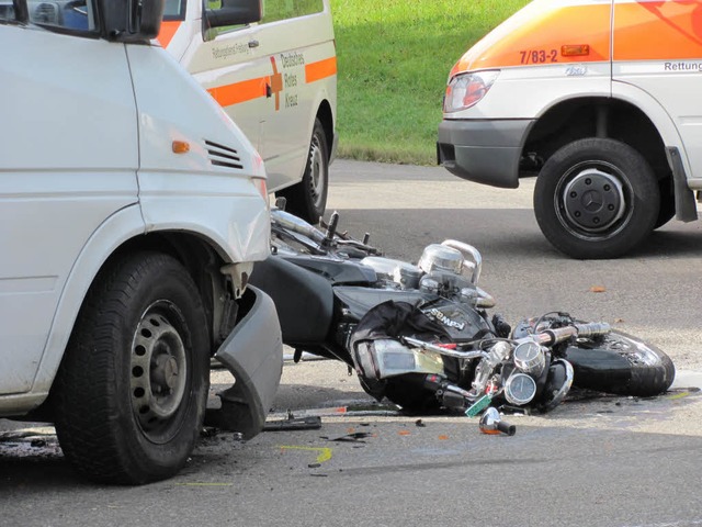 Bei dem Verkehrsunfall am Donnerstagmi... der Motorradfahrer tdlich  verletzt.  | Foto: kamera 24