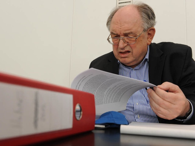 Werner Franke whrend der Verhandlung ...enat des Oberlandesgerichts Karlsruhe.  | Foto: dpa