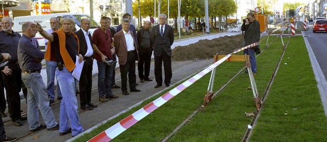 ber die Fortschritte, die die Trambau...er (vierter von links) die Stadtrte.   | Foto: SENF