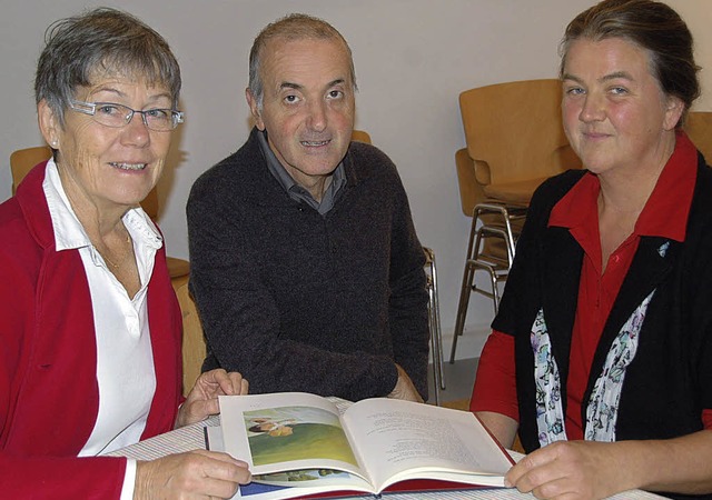 Die Vorsitzende Christa Hfner; Wolfgang Gottschalk und Ulrike Linke.   | Foto: Horst Donner