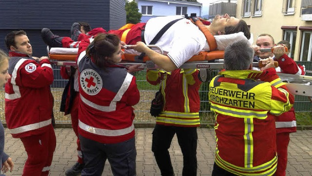 Die DRK-Bereitschaft St. Peter bei ein...en mit der Feuerwehr aus Kirchzarten.   | Foto: privat/Bury