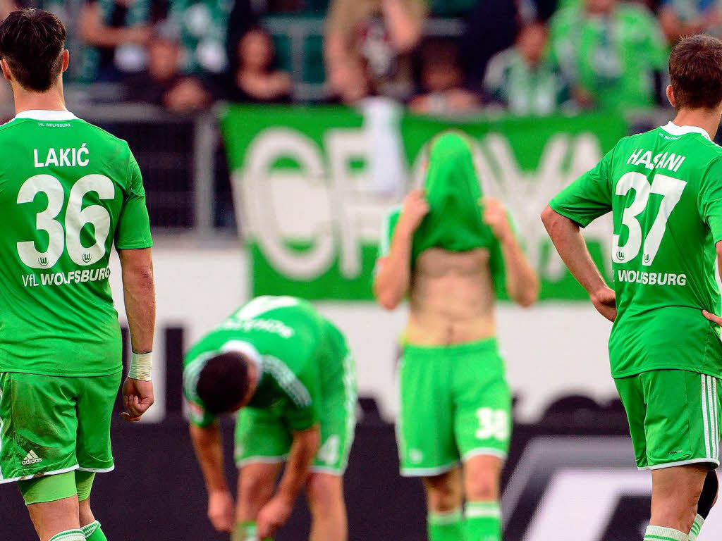Die Wolfsburger lieen nach dem Spiel die Kpfe hngen.
