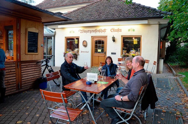 Der Weinbrunnen an der Winzergenossens...rn plagen die WG jedoch einige Sorgen.  | Foto: Gabriele Hennicke