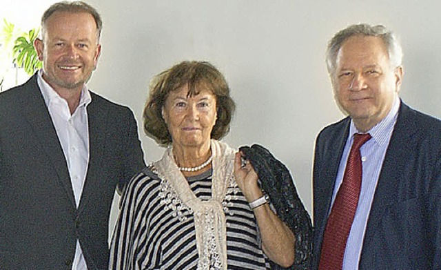 Andreas Golz (links) und Werner Merz mit Anni Flemming bei der Preisbergabe  | Foto: Privat