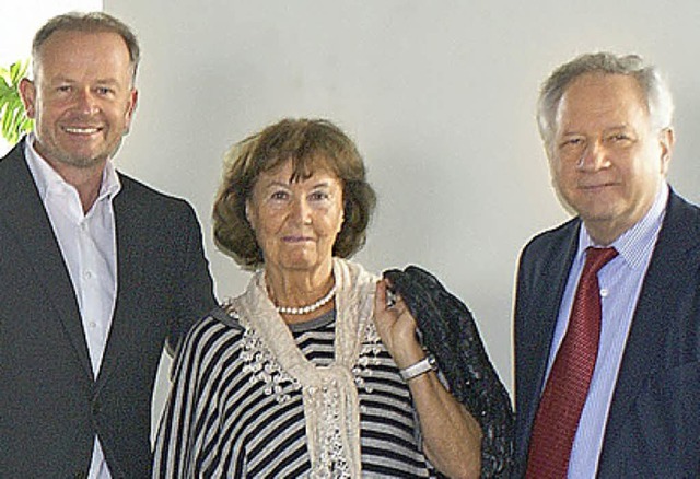 Andreas Golz (links) und Werner Merz mit Anni Flemming bei der Preisbergabe  | Foto: Privat