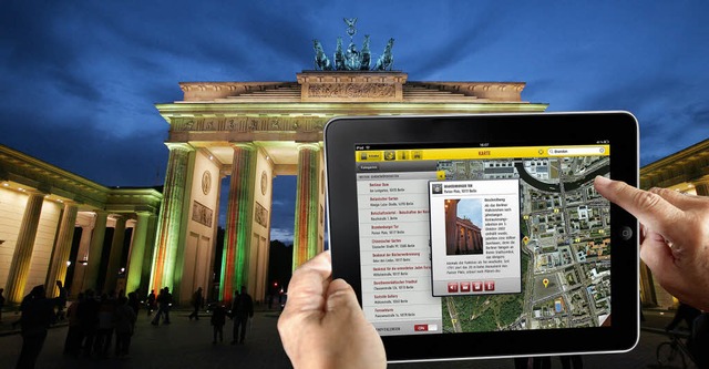 Ersetzen Tablet-Computer oder Mobiltelefon den Reisefhrer?  | Foto: Foto(montage): DPA, AFP (Golda)