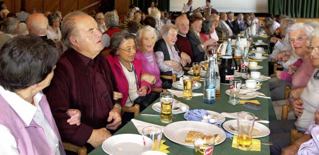 Frhlich schunkelnd verbrachten die Sc...ner Kopp  das alte Schluchsee zeigen.   | Foto: Eva Korinth