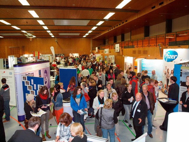 Volles Haus beim Erffnungsabend der Jobstartbrse in Endingen.  | Foto: Michael Haberer