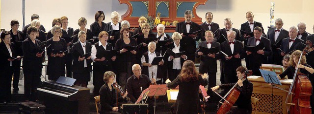 Kippenheimer Kirchenchor und Instrumentalisten beim Benefizkonzert   | Foto: Sandra Decoux-Kone