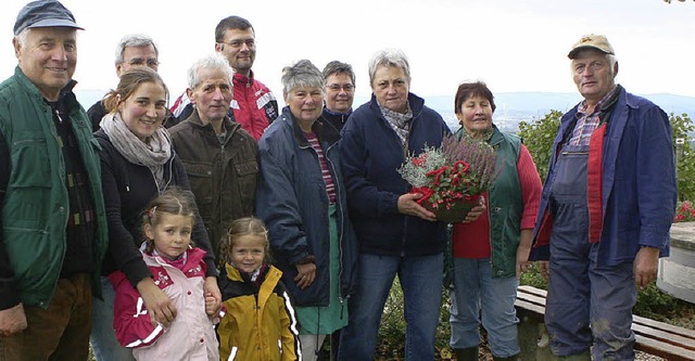 Ein  Dankeschn gab es krzlich fr  H...ben von Frieder Rsch (rechts) hilft.   | Foto: cremer