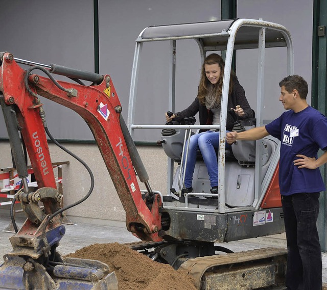 Krftig selbst Hand anlegen &#8211; un... Gewerbe-Akademie Schopfheim umsahen.   | Foto: Steffen Artmann