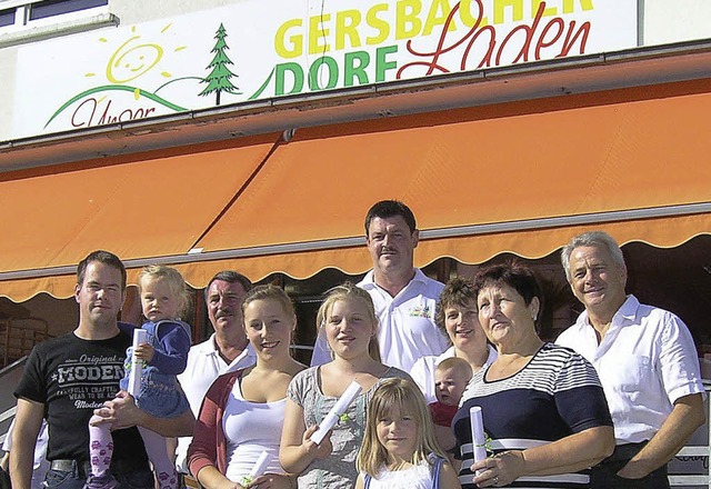 Die Gewinner des Luftballon-Wettbewerb... des Dorfladens Gersbach ihre Preise.   | Foto: Rolf Strohm