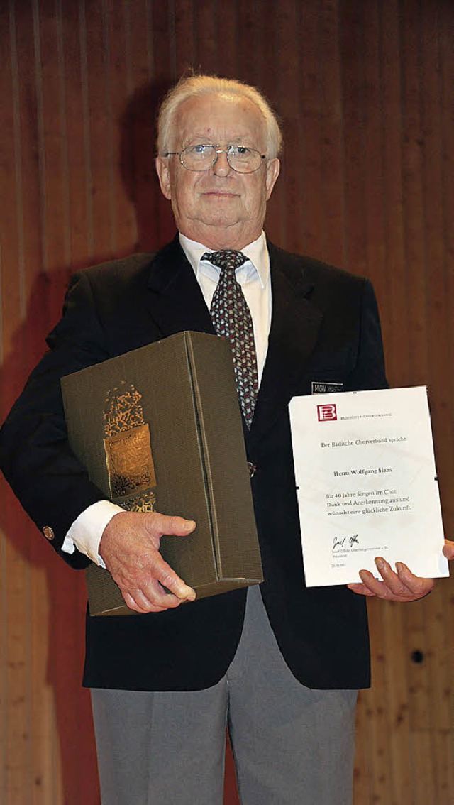 Wolfgang Haas  wurde fr 40 Jahre Chorgesang geehrt.  | Foto: Meidhof