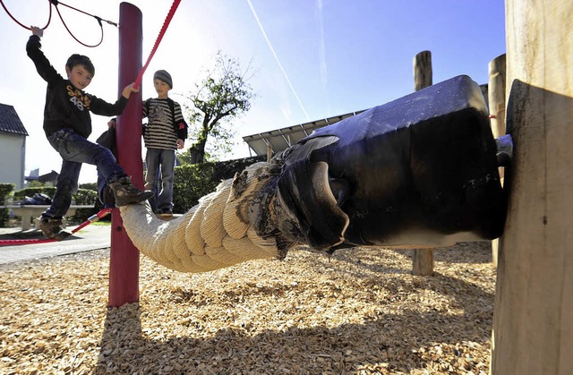 Angekohlt wurde das neue Klettergerst im Schulhof.   | Foto: Ingo Schneider