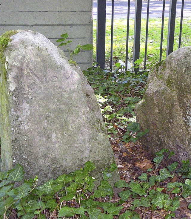 Findlinge mit Hochgerichtszeichen in Bad Sckingen.   | Foto: Kaiser