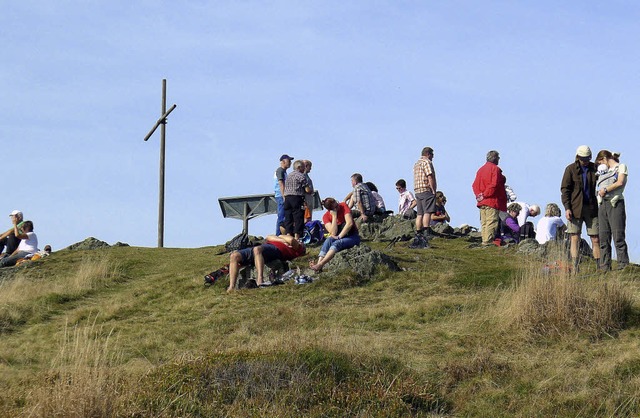 Hochbetrieb am letzten sommerlichen Herbsttag auf dem Gipfel  | Foto: Picasa