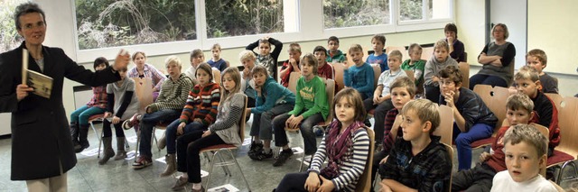 Andrea Hensgen und aufmerksame Viertklssler der Niederhofer Grundschule   | Foto: reinhard herbrig