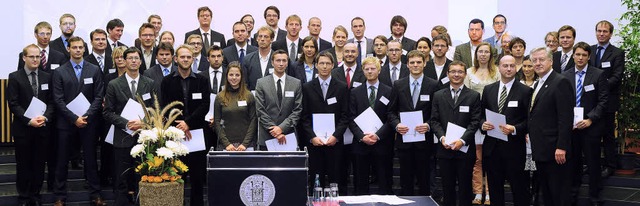 Preisträgerinnen und Preisträger mit R...leibt seine Uni trotz allem exzellent. | Foto: Thomas Kunz Preisträgerinnen und Preisträger mit R...leibt seine Uni trotz allem exzellent. | Foto: Thomas Kunz
