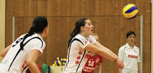 Anika Schwager bei der Annahme, einer Schlsselaktion im Volleyball.   | Foto: Archiv: Alexandra Buss