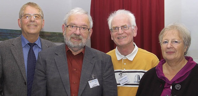 Die Grndungsmitglieder Pfarrer Eckhar...nks) und Christiane Witteborn geehrt.   | Foto: Wolfgang Beck