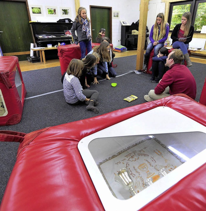 Das mobile Museum kommt in roten Wrfeln in die Kapriole.  | Foto: Schneider