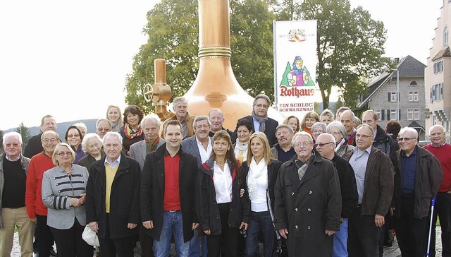 Gruppenfoto des Gewerbevereins vor Kes...ichen Brauerei Rothaus in Grafenhausen  | Foto: privat