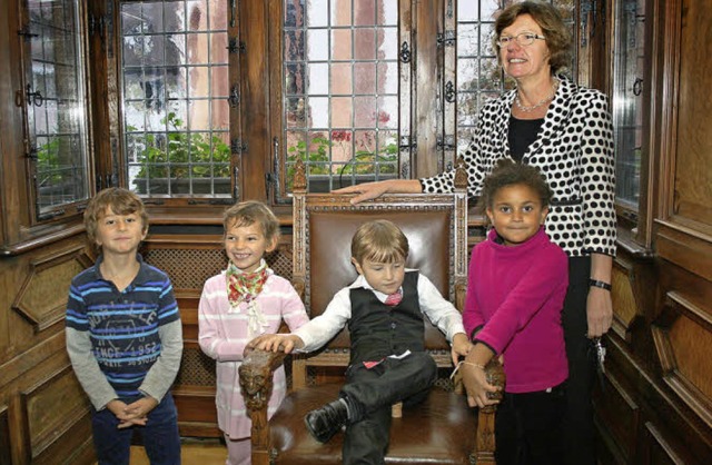 Andreas sitzt schon mal Probe auf dem ...nd die Kinder ins Rathaus eingeladen.   | Foto: Privat