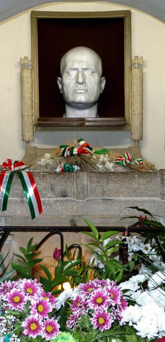 Gruft Mussolinis auf dem Friedhof Predappio   | Foto: mller-Meiningen