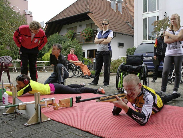 Bei den Talenttagen in Buchholz fhrte...d im schwarzen Trainingsanzug) heran.   | Foto: Karin Heiss