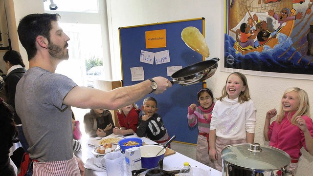 Kochen mit Kindern ist mittlerweile Bestandteil des Internationalen Suppenfests.  | Foto: ARCHIV: WOLFGANG KNSTLE
