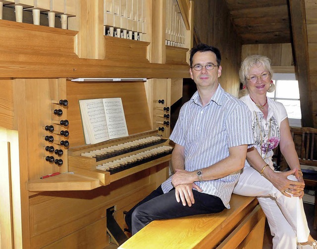 Ursula Mayer mit Martin Gro, der rege...in nun auch jungen Organisten bieten.   | Foto: Archiv: Wolfgang Knstle