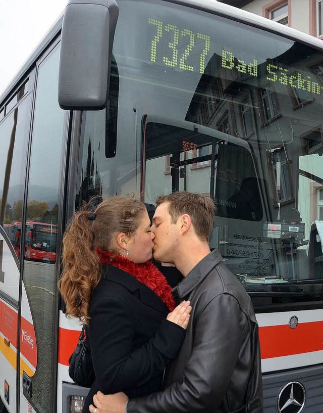 Jasmin Biehle und Daniel Khler  als k... Sckinger Bus der SBG, Thema Nachtbus  | Foto: Leoni Faschian