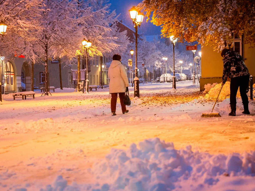 Wintereinbruch in Thüringen: Zehn Zentimeter Schnee sind in Ilmenau in der Nacht auf Samstag gefallen. Wintereinbruch in Thüringen: Zehn Zentimeter Schnee sind in Ilmenau in der Nacht auf Samstag gefallen.