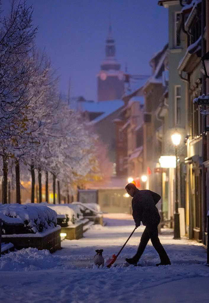 Wintereinbruch in Thüringen: Zehn Zentimeter Schnee sind in Ilmenau in der Nacht auf Samstag gefallen. Wintereinbruch in Thüringen: Zehn Zentimeter Schnee sind in Ilmenau in der Nacht auf Samstag gefallen.