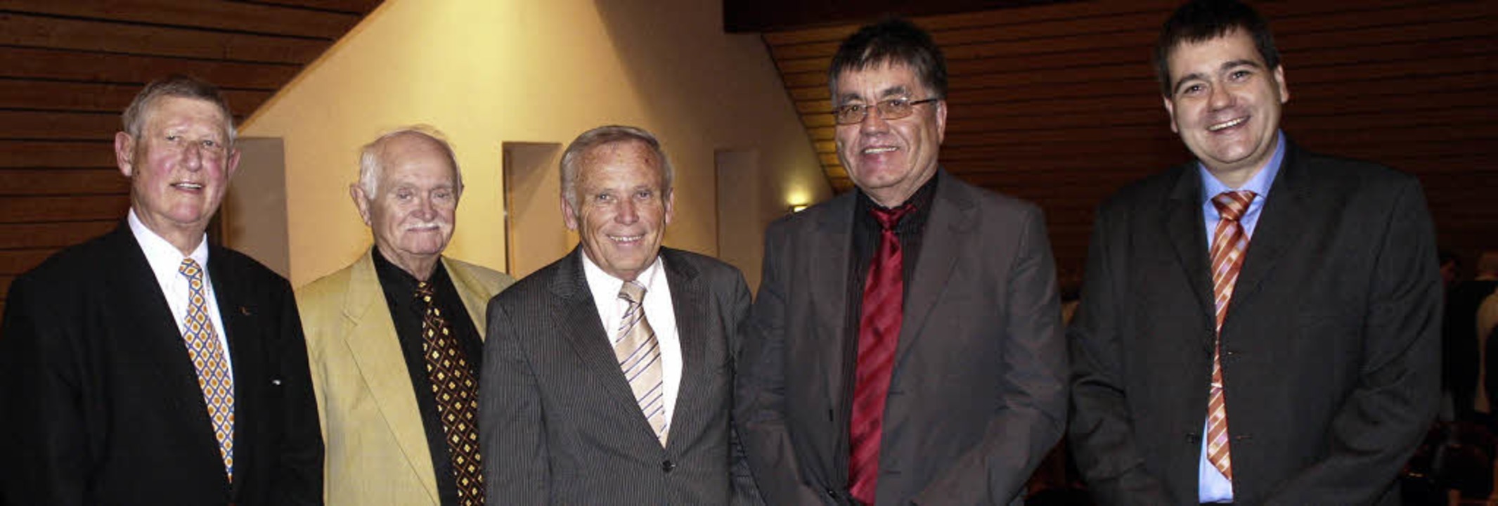 60 Jahre Freie Wähler: Ehrenvorsitzend...Vorsitzenden  Sven Weiss (von links).   | Foto: CREMER